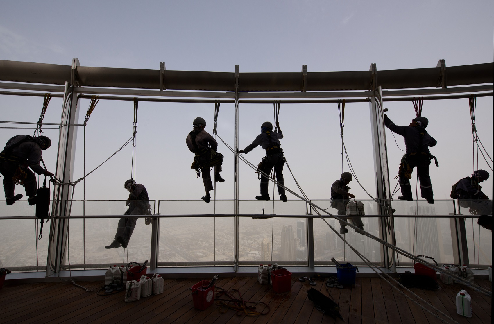 burj khalifa window cleaner